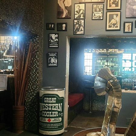 44 On Ennis Guest Lodge And Restaurant - No Load Sheddding Ermelo Exteriér fotografie