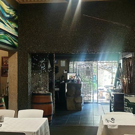 44 On Ennis Guest Lodge And Restaurant - No Load Sheddding Ermelo Exteriér fotografie