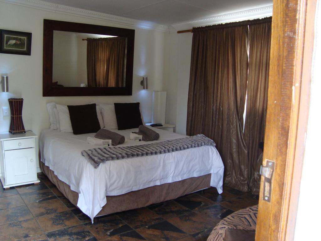 44 On Ennis Guest Lodge And Restaurant - No Load Sheddding Ermelo Pokoj fotografie