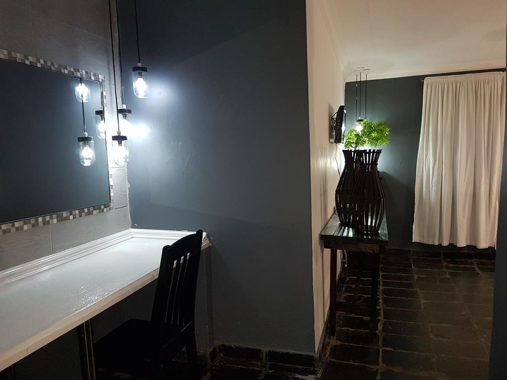 44 On Ennis Guest Lodge And Restaurant - No Load Sheddding Ermelo Exteriér fotografie