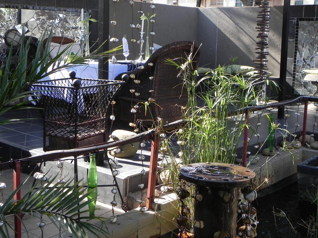 44 On Ennis Guest Lodge And Restaurant - No Load Sheddding Ermelo Exteriér fotografie