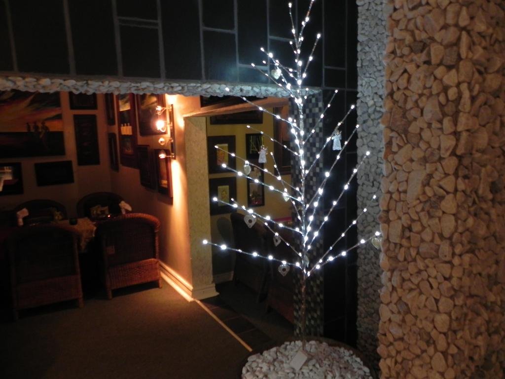 44 On Ennis Guest Lodge And Restaurant - No Load Sheddding Ermelo Exteriér fotografie