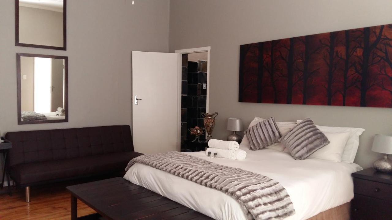 44 On Ennis Guest Lodge And Restaurant - No Load Sheddding Ermelo Exteriér fotografie